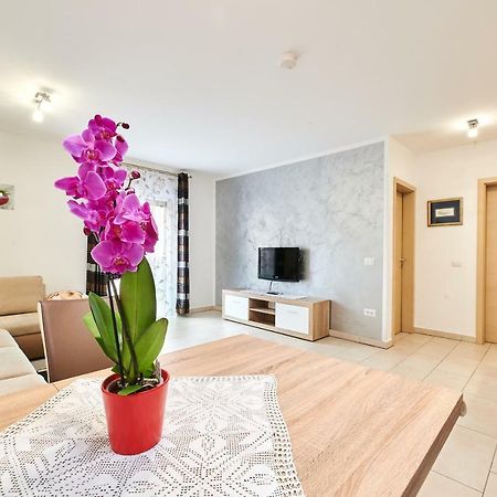 Apartman Leon Умаг Екстериор снимка