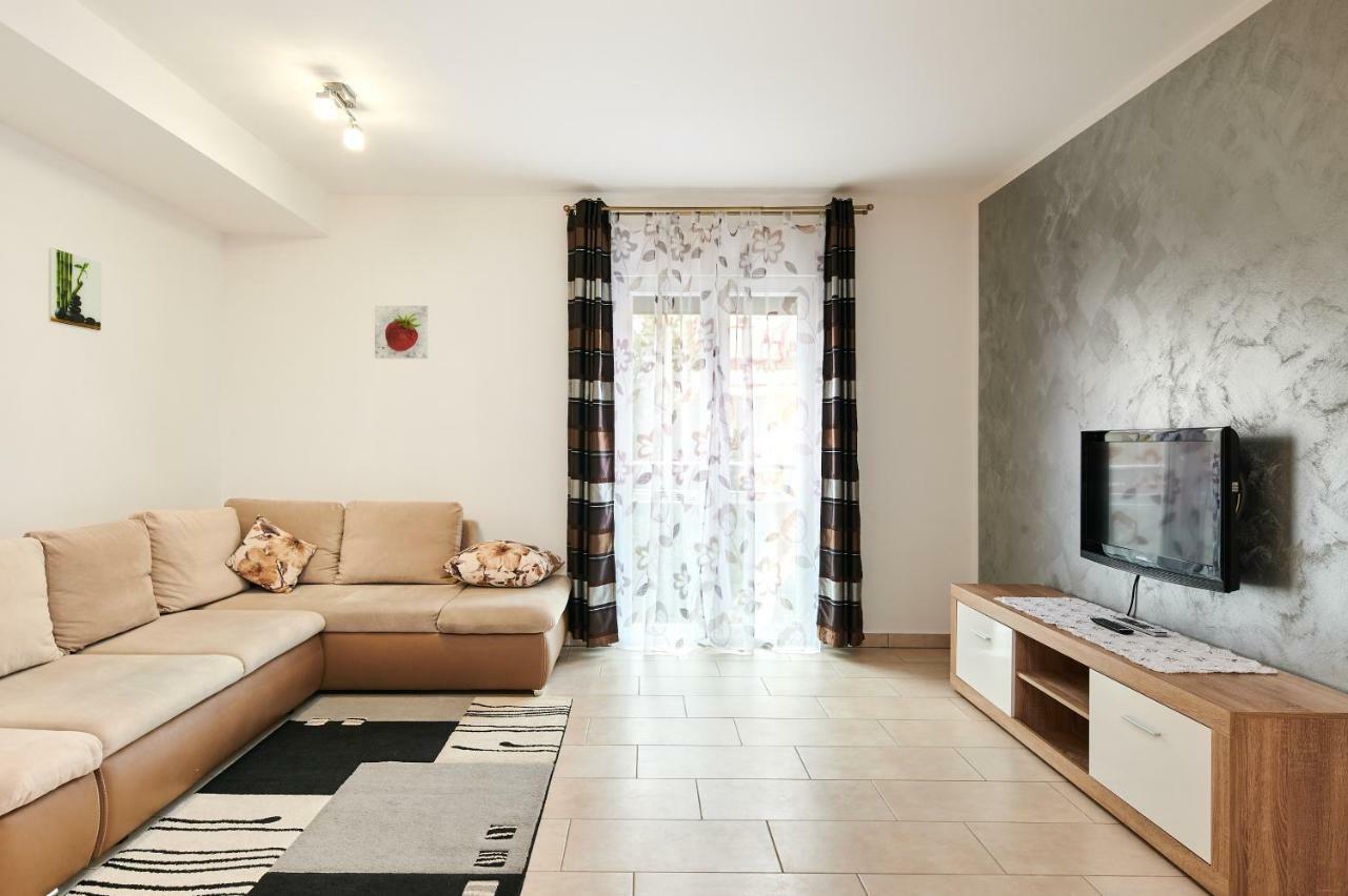 Apartman Leon Умаг Екстериор снимка