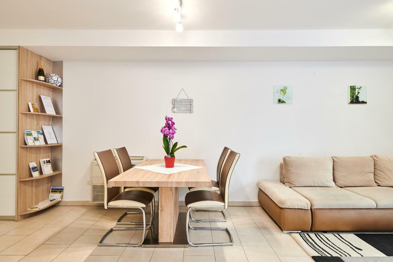 Apartman Leon Умаг Екстериор снимка