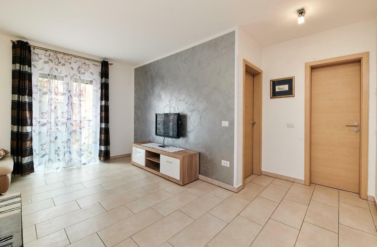 Apartman Leon Умаг Екстериор снимка
